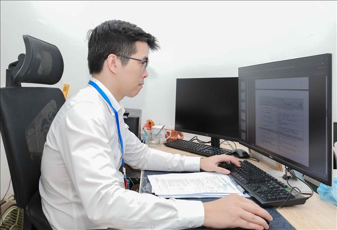 Phường Phúc Lợi xác định khoa học, công nghệ, đổi mới sáng tạo và chuyển đổi số là động lực phát triển; thành lập Ban Chỉ đạo, đẩy mạnh số hóa dữ liệu, ứng dụng công nghệ giải quyết 5 điểm nghẽn, phục vụ người dân, doanh nghiệp. Ảnh: Phan Phương – TTXVN